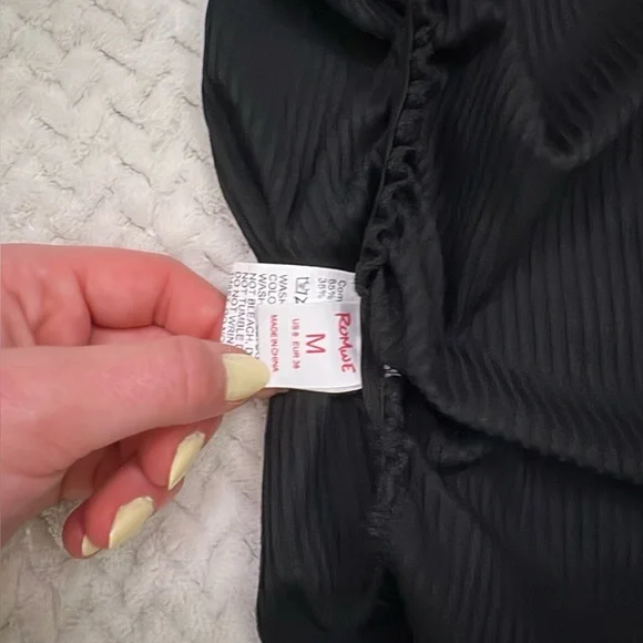 ROMWE Black Ribbed Ruched Mini Skirt - Picture 4 of 5